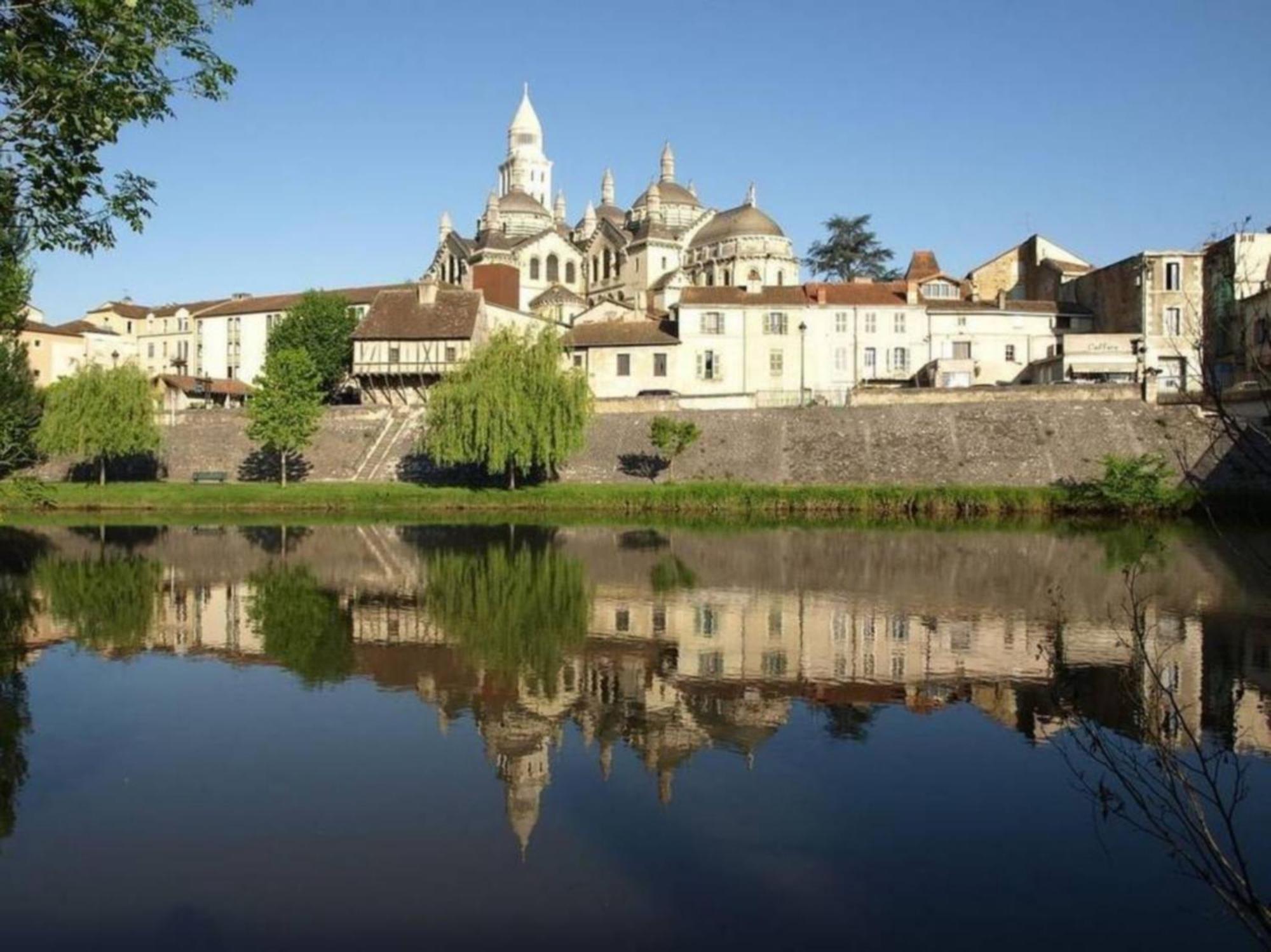 Appartement En Centre Ville Historique Perigueux Luaran gambar